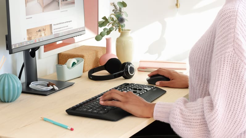 Logitech M331 Silent Wireless Mouse